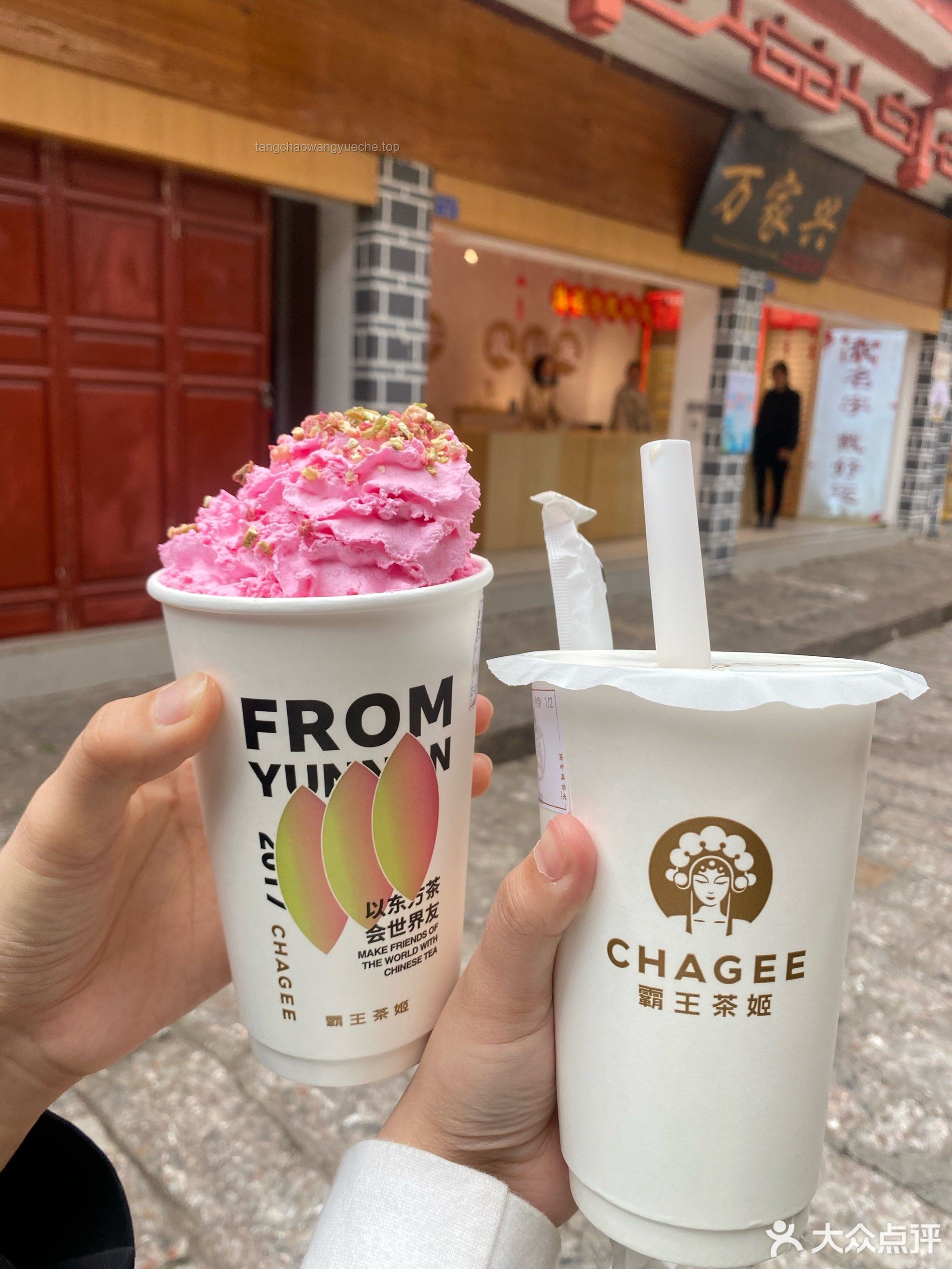 中国人社交基因觉醒时刻：到霸王茶姬CHAGEE TOWN以茶会友实操指南